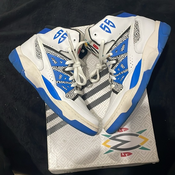 MUTUMBO - Picture 2 of 6